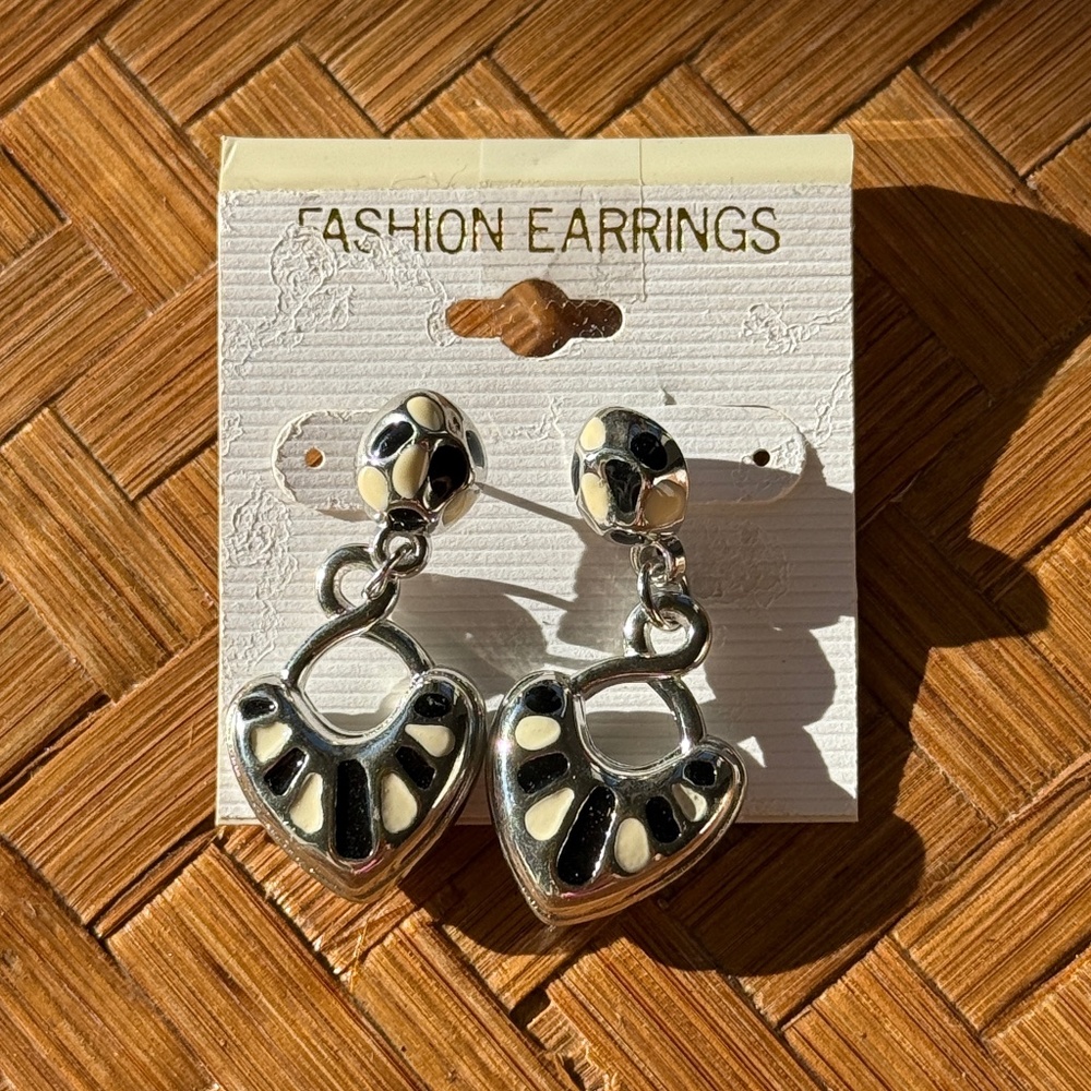 Fashion Earrings Black and White Drop Costume Jewelry - Brand New